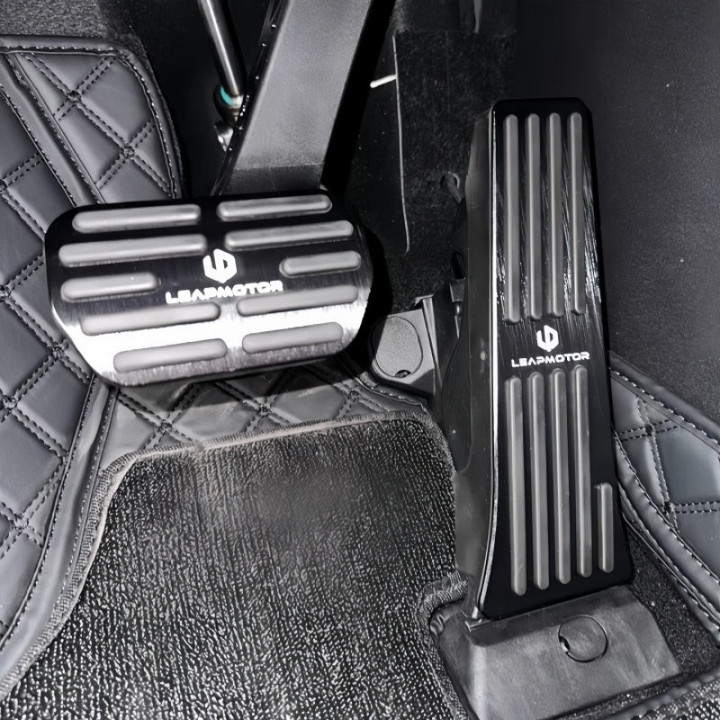 Brushed Aluminum Performance Pedals for Leapmotor