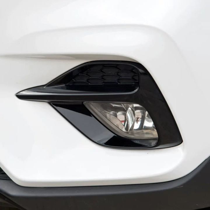 Oryginalna ramka lampy przeciwmgielnej do MG ZS – zdjęcie 3