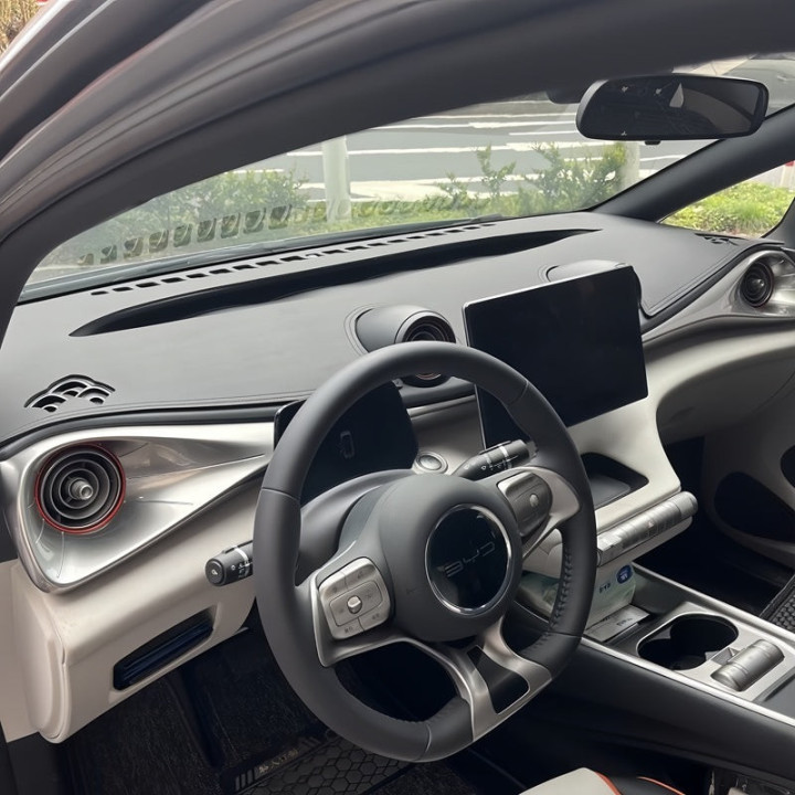 Mata przeciwsłoneczna na deskę rozdzielczą do BYD Dolphin