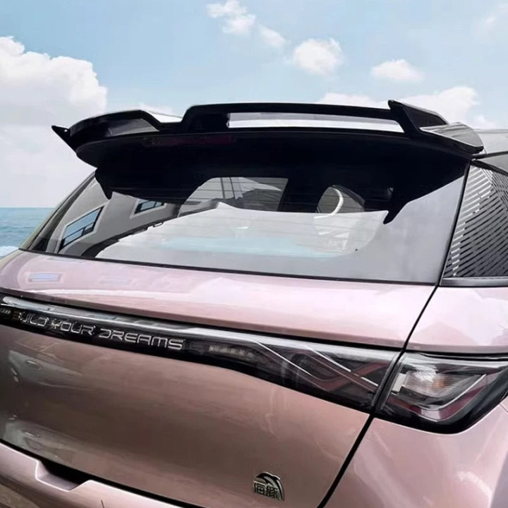Tylny spoiler błyszczący czarny do BYD Dolphin – zdjęcie 7